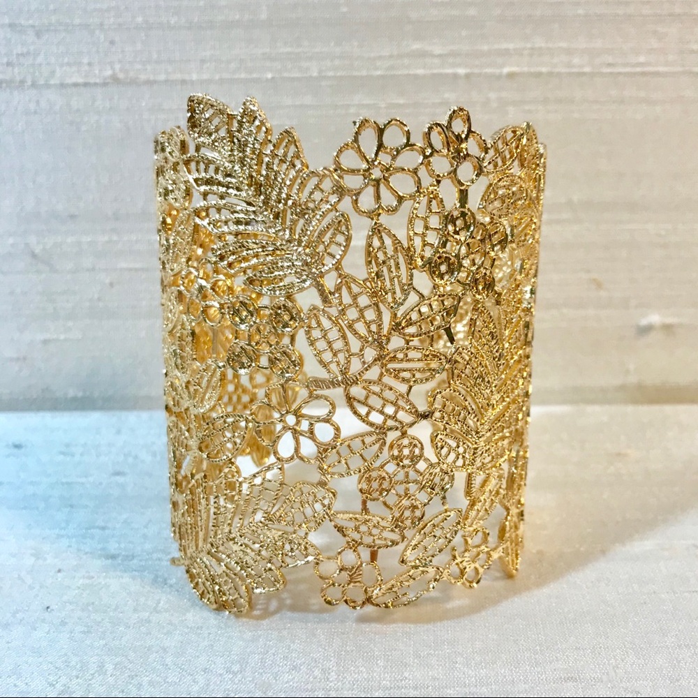 ✨Beautiful Gold Lace Cuff Bracelet✨ - Picture 4 of 8